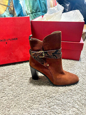 Donald J Pliner Swift Brown & Black Heeled Boots US 9.5